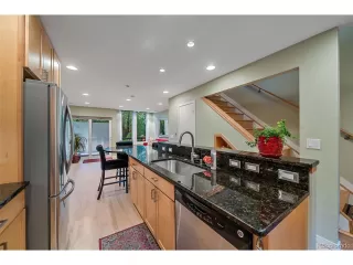 Photo #5: 4538196 Listing