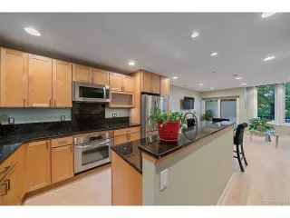 Photo #6: 4538196 Listing