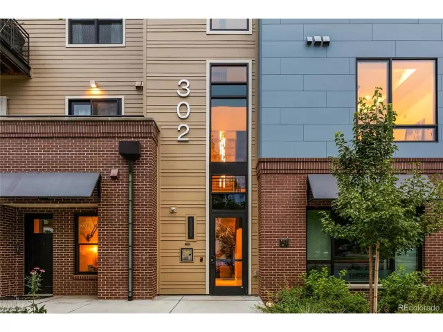 MLS: 4538361 Condo For Sale