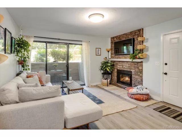 MLS: 4555242 Condo For Sale