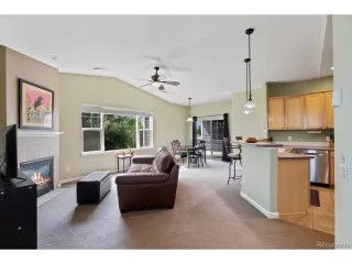 Photo #5: 4556314 Listing