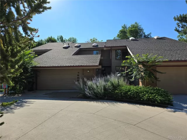 MLS: 4558545 Condo For Sale