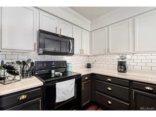 Photo #5: 4569642 Listing