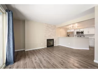 Photo #5: 4570725 Listing