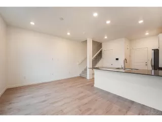 Photo #4: 4579881 Listing