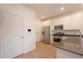 Photo #5: 4579881 Listing