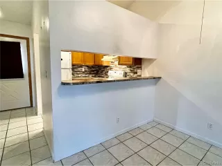 Photo #5: 4591093 Listing