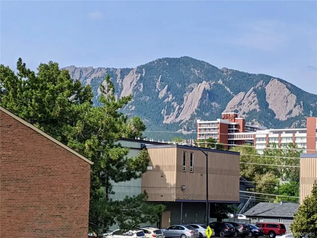 MLS: 4612128 Condo For Sale