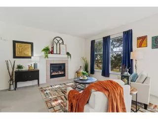 Photo #3: 4612910 Listing