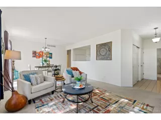 Photo #4: 4612910 Listing