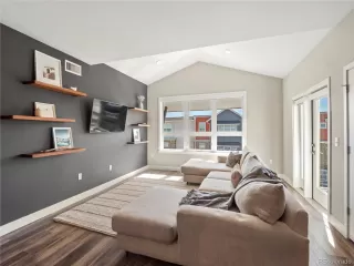 Photo #2: 4619374 Listing