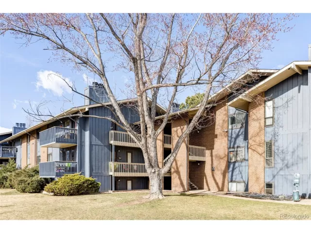 MLS: 4625191 Condo For Sale