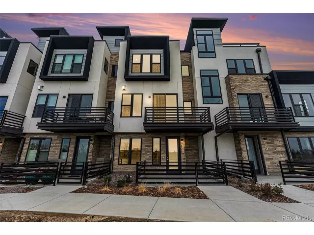 MLS: 4652240 Condo For Sale