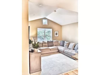 Photo #5: 4655508 Listing