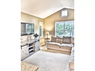 Photo #6: 4655508 Listing