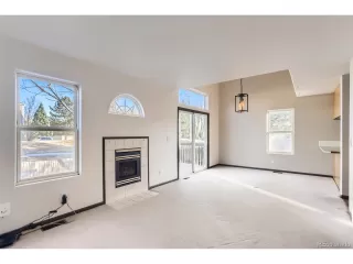 Photo #5: 4677565 Listing