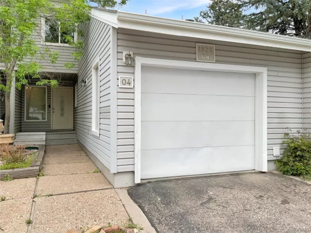 MLS: 4811988 Condo For Sale