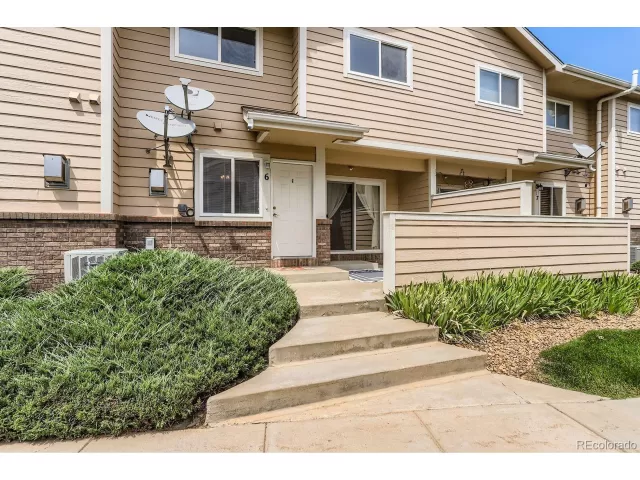 MLS: 4824493 Condo For Sale