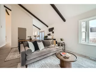 Photo #5: 4843160 Listing