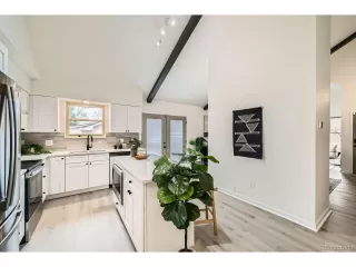 Photo #6: 4843160 Listing