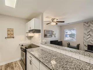 Photo #6: 4847671 Listing