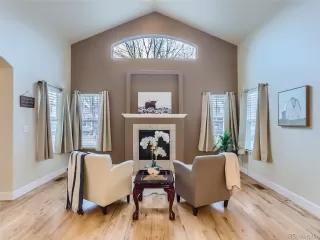 Photo #4: 4858194 Listing