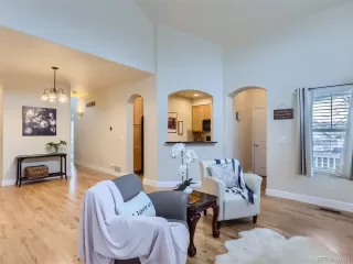 Photo #6: 4858194 Listing