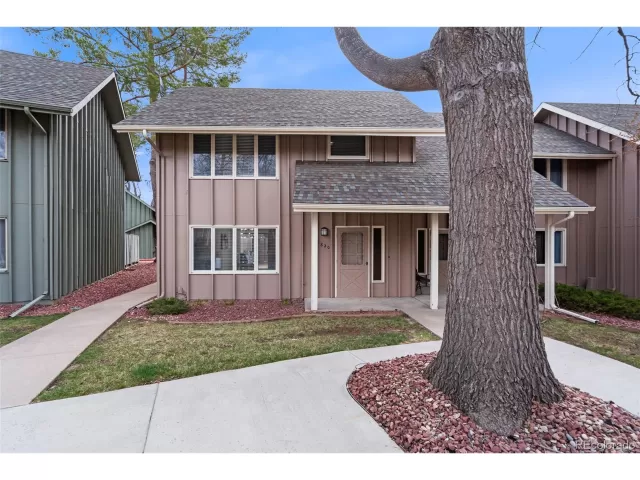 MLS: 4863128 Condo For Sale