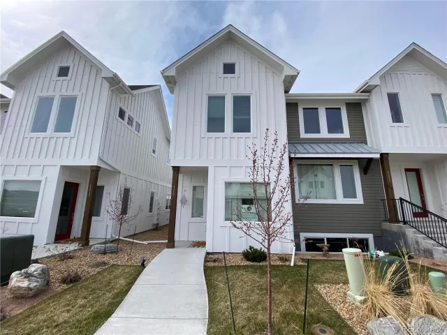 MLS: 4903182 Condo For Sale