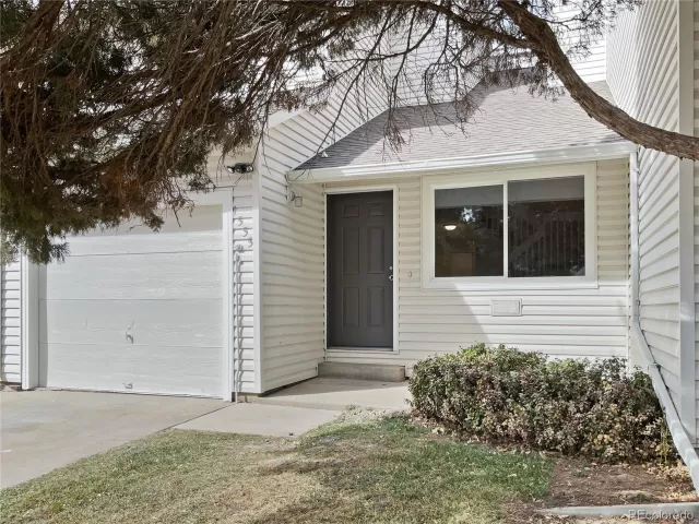 MLS: 4907310 Condo For Sale