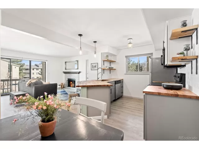 MLS: 4945674 Condo For Sale