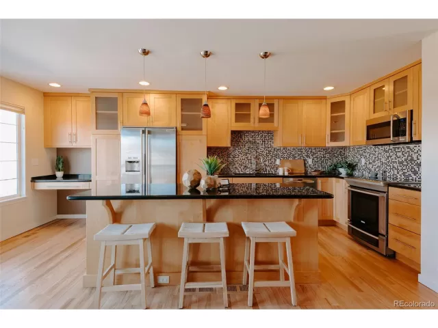 MLS: 4959691 Condo For Sale