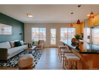 Photo #5: 4959691 Listing