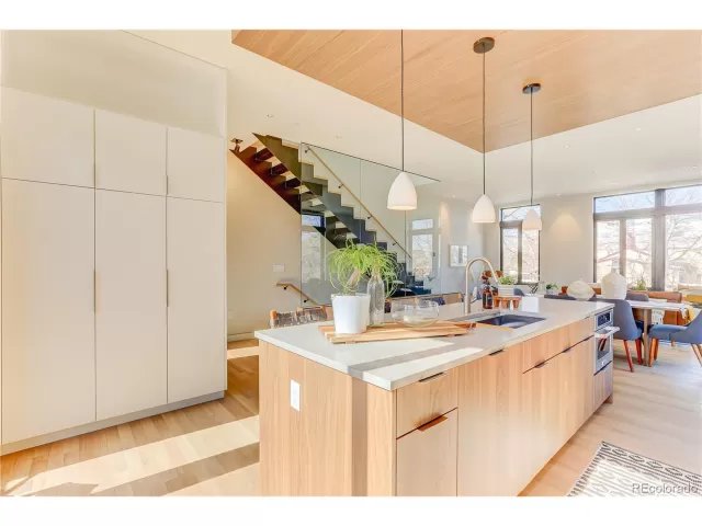 MLS: 4971722 Condo For Sale