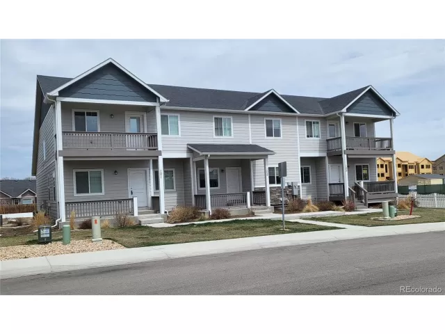 MLS: 4985552 Condo For Sale