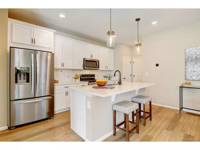 MLS: 5082694 Condo For Sale