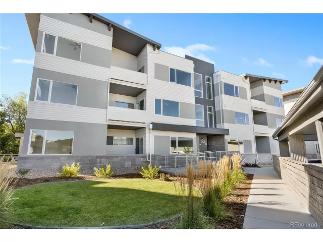 MLS: 5113351 Condo For Sale