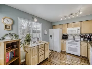 Photo #5: 5126874 Listing