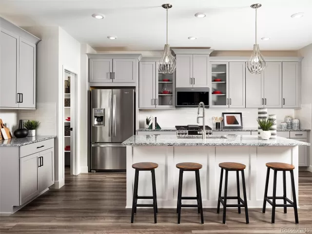 MLS: 5171788 Condo For Sale