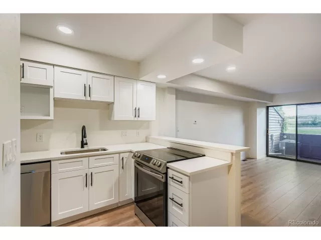 MLS: 5195750 Condo For Sale