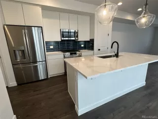 Photo #2: 5259936 Listing