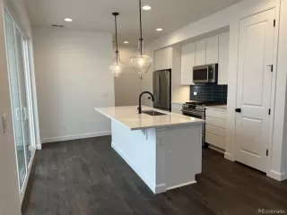 Photo #3: 5259936 Listing