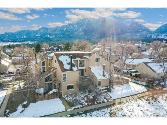 MLS: 5352448 Condo For Sale