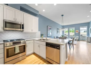 Photo #6: 5367926 Listing