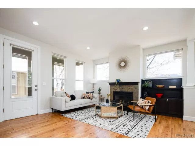 MLS: 5528949 Condo For Sale