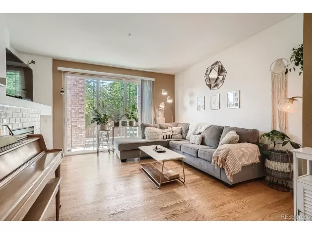 MLS: 5549488 Condo For Sale