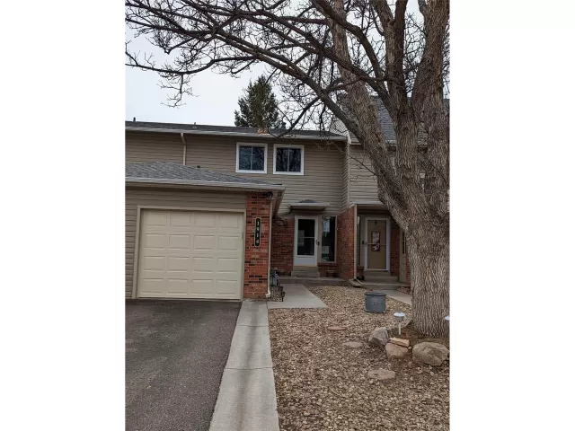 MLS: 5562015 Condo For Sale
