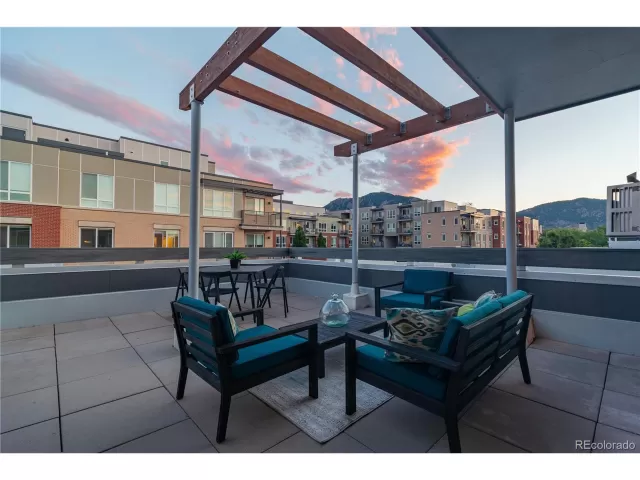 MLS: 5586339 Condo For Sale