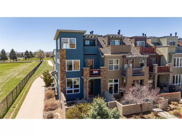 MLS: 5587912 Condo For Sale