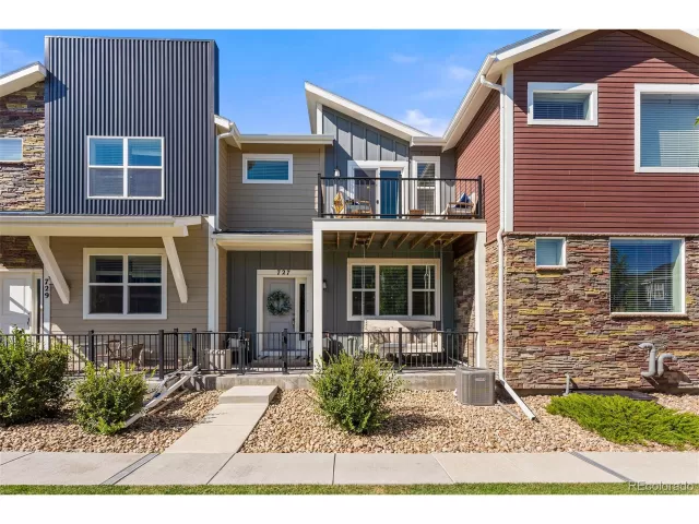 MLS: 5729825 Condo For Sale